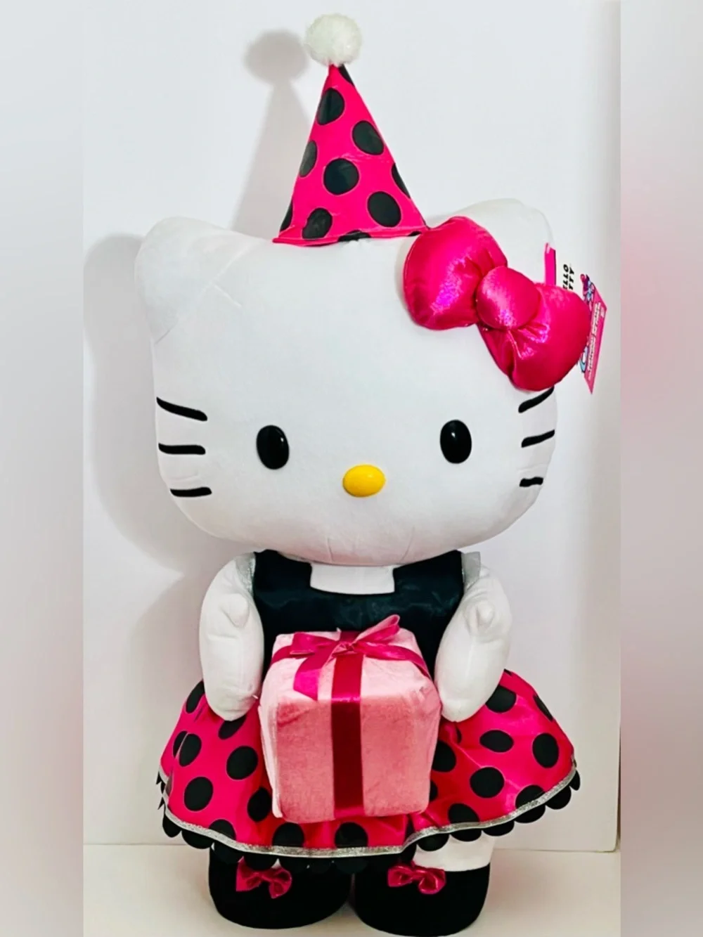 NWT JUMBO HELLO KITTY BIRTHDAY GREETER 24